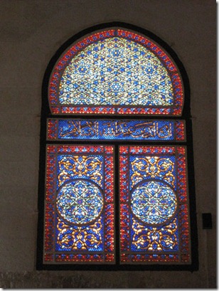 Jerusalem-al-Aqsa-Mosque-stained-glass-window-next-to-minbar