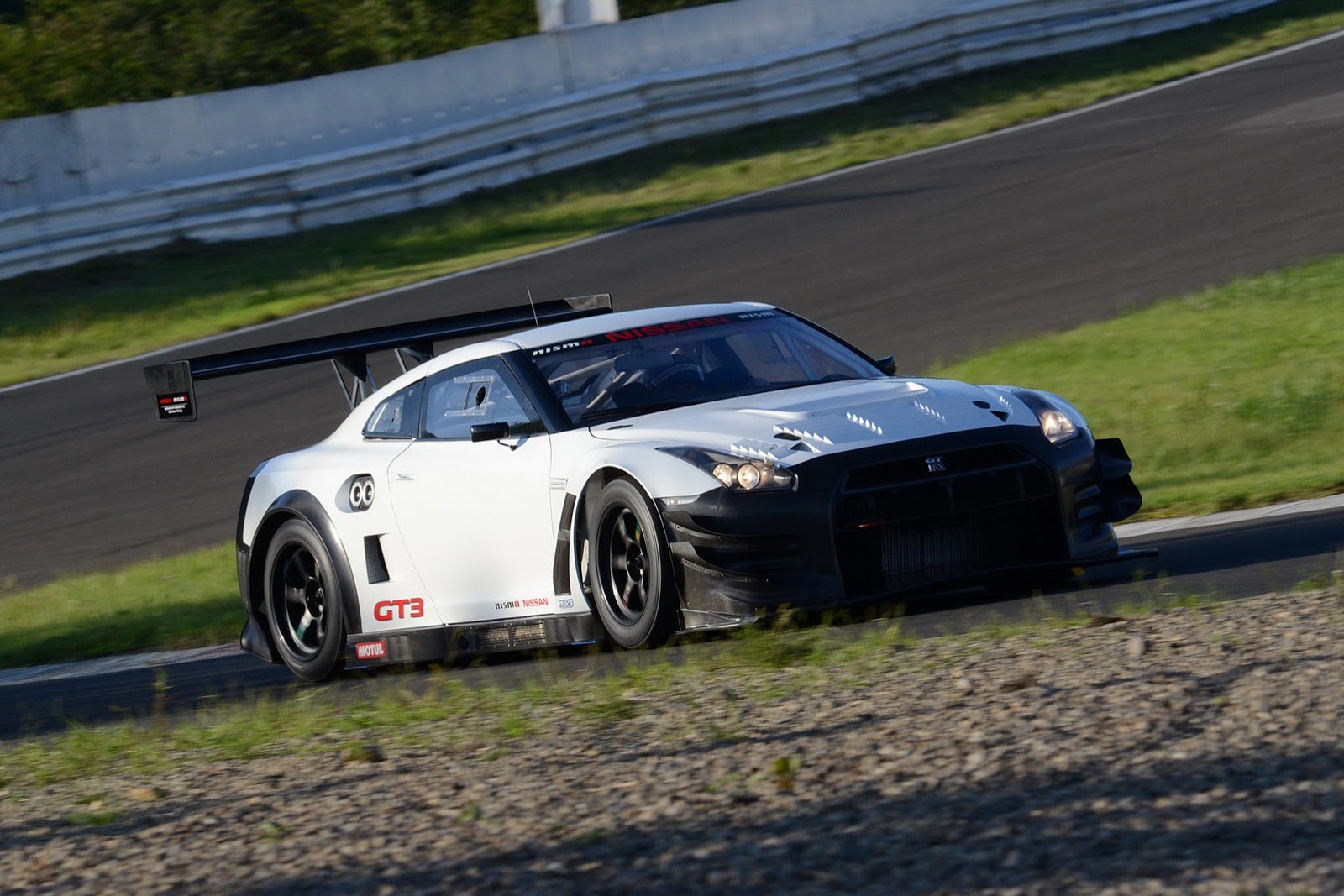 [Nissan-GT-R-NISMO-GT3-2%255B2%255D.jpg]