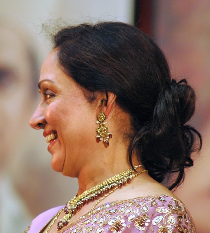 [Hema%2520Malini%2520side%2520view%2520photo%255B2%255D.jpg]