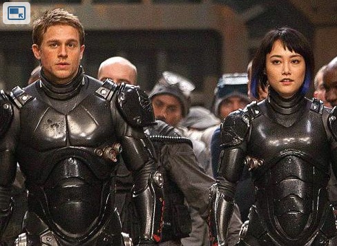 Újabb Pacific Rim fotón Charlie Hunnam és Rinko Kiguchi