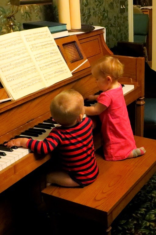 [Twins%2527%2520First%2520Piano%2520Lesson.jpg]