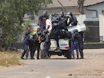 La Police interpelant des militants de l’UDPS le 6/9/2011 à Kinshasa-Limeté. Radio Okapi/ Ph. John Bompengo