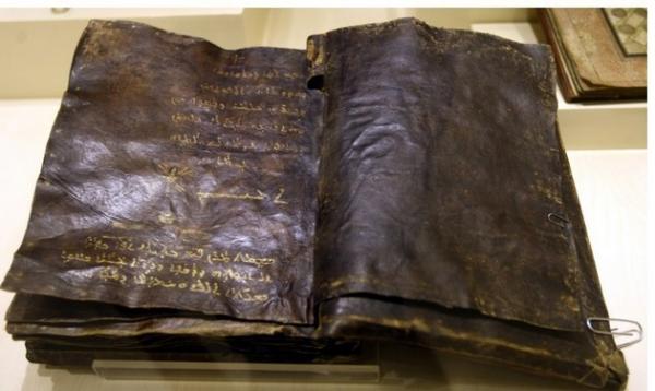 Un manuscrit d’une Bible en langue syriaque, datant de quelque 1’500 ans, vient d’être découvert en Turquie. Habib Ephrem, président de la Ligue syriaque, qui a fait cette révélation, considère que cette copie, écrite dans un dialecte de l’araméen (la langue parlée par le Christ), est 