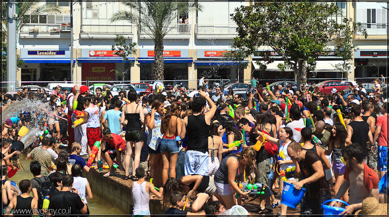 il/Настоящее мочилово в центре Тель Авива (20110701 ta water war 024 6740)
