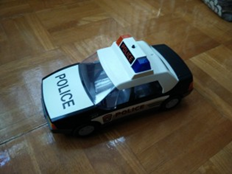 foto mainan mobil polisi hasil kamera HTC OnePlus One