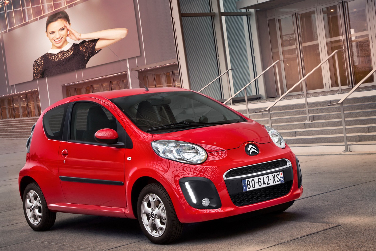 2012-Citroen-C1-Facelift-13Carscoop[2].jpg