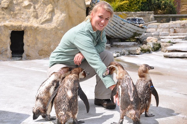 [Hannah%2520with%2520Penguins%2520%2528hand%2520on%2520Dippy%2521%2529%2520DSC_0252%255B4%255D.jpg]