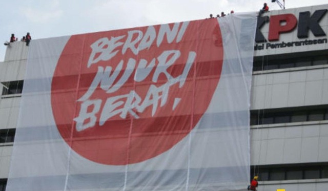 [kpk%2520berani%2520jujur%2520berat%255B4%255D.jpg]