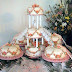 Nº101: Terminación en crema de decoración, flores de azúcar y montaje sobre pilares.