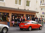 No caminho do bar, ainda na rua de Heike, já imaginávamos o que nos esperava: uma grande fila! - 19/02/09