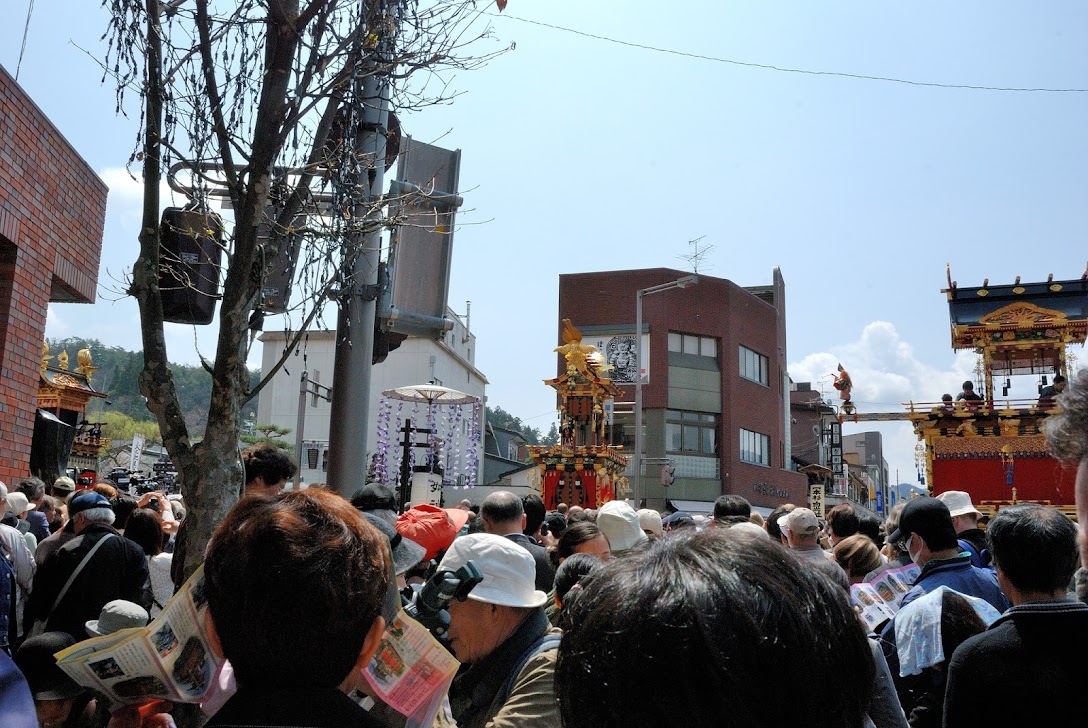 人でごった返す陣屋前 080365.jpg