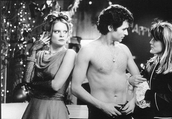 still-of-martha-plimpton,-catherine-kellner-and-brian-mccardie-in-200-cigarettes-(1999)-large-picture still-of-martha-plimpton,-catherine-kellner-and-brian-mccardie-in-200-cigarettes-(1999)-large-picture