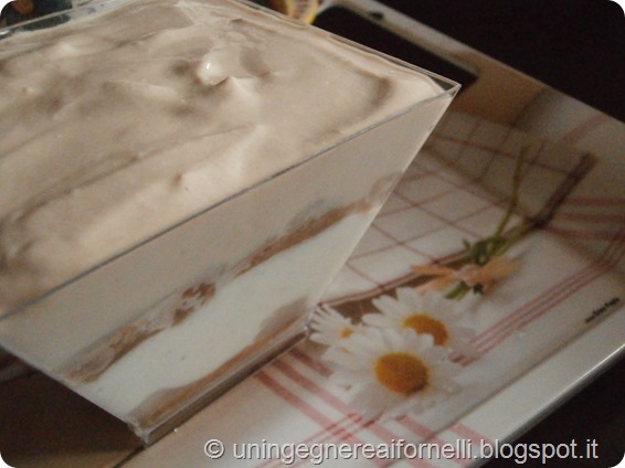 finto tiramisù tiramisu caffè vaniglia coffee vanilla dessert dolce al cucchiaio yogurt senza uova pere peas finto tiramisù tiramisu caffè vaniglia coffee vanilla dessert dolce al cucchiaio yogurt senza uova pere peas