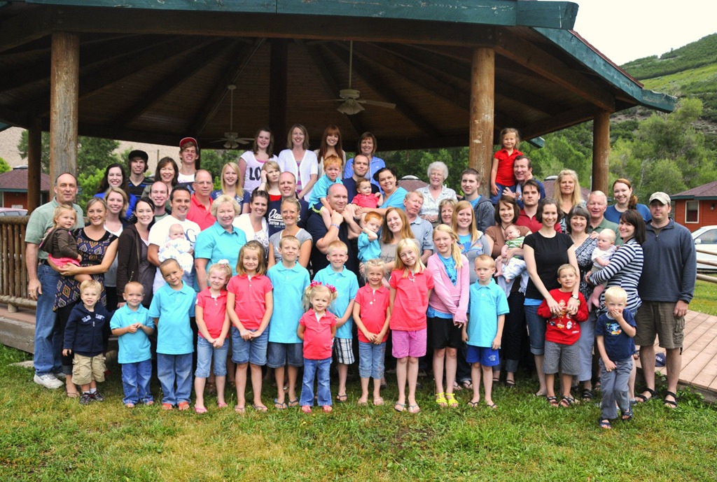 [Whole-family-15.jpg]