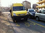 Quai des Vernets, 25 mars 2011, 8h45: voiture de la ville de Genève, Service du génie civil garé sur la piste cyclable la bloquant dans les deux sens:"Excusez-moi Monsieur, pourquoi vous vous garez sur la piste cyclable?" - "On s'est permis de se garer là, vu qu'il y a beaucoup de place à côté" - "euh..." Edit : l'auteure de la photo a reçu un message d'excuses de la part du Service du génie civil !
