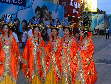 China: Tratidional chinessee clothing 