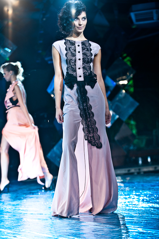 Julia AYSINA, HOLIDAY FASHION WEEK 2011 Фото Сергея Черникова