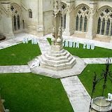 07/07. Il chiostro della cattedrale di Burgos ospita questo allestimento...