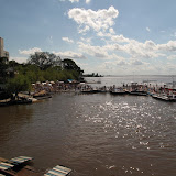 Plage flottante: le niveau du Parana est tellement haut que la plage est inondée, remlacée par des infrastructures flottantes