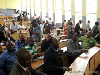 Des professeurs de l'Université de Kinshasa(Unikin) le 2/11/2011, lors d'une assemblée générale de leur association en sigle Apukin. Radio Okapi/ Ph. John Bompengo