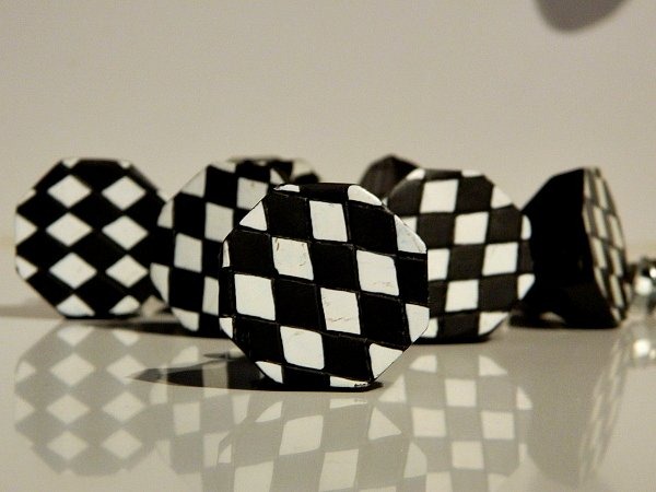 [black_and_white_dresser_drawer_pulls_hardware%255B3%255D.jpg]