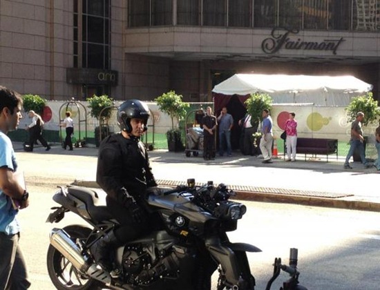 Watch Online Movie Dhoom 3 exclusive pics Aamir Khan on Bike in Windy City of Chicago