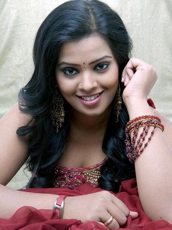 [tamil_actress_kushi_closeup%2520still%255B2%255D.jpg]