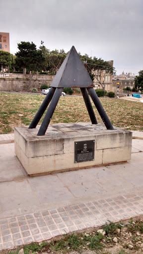 Birgu Statue 