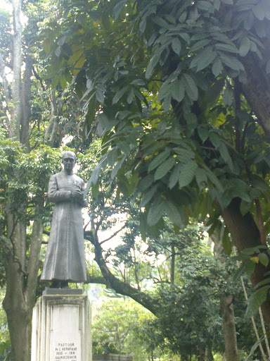 Statue of Pastoor H. C. Verbraak