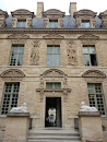 Cour Hôtel de Sully