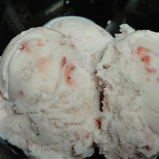 Easy, Eggless Strawberry Ice Cream