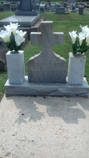 Papa Pete Russo 's grave