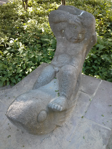 Statue mit Fisch