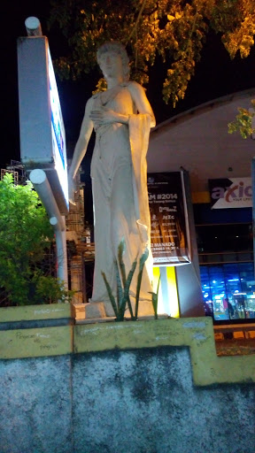 Woman Statue Mantos