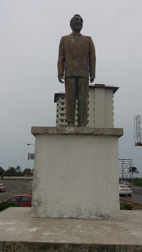 Estatua De Miguel Aleman
