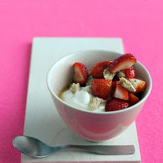 Yogurt with Strawberries and Honey