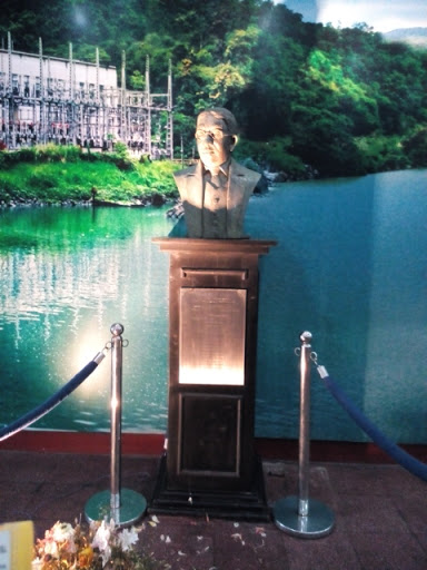 D.J. Wimalasurendra Statue
