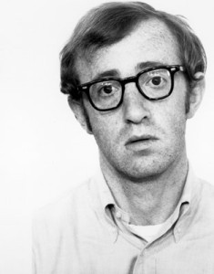 Woody Allen con gafas retro