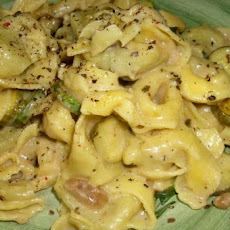 Cheese Ravioli With White Wine Sauce and Zucchini