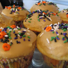 Vanilla Cupcakes W/ Yummy Penuche Glaze