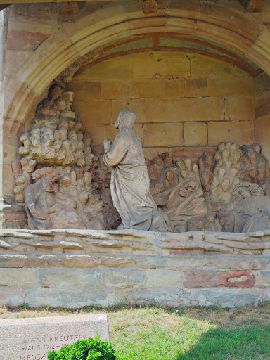 Roßtal - Relief an der Kirche