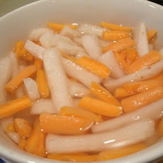 Vietnamese Pickled Carrots and Daikon Radish