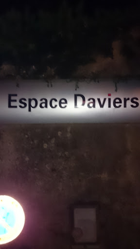 Entrée De L'espace Daviers 