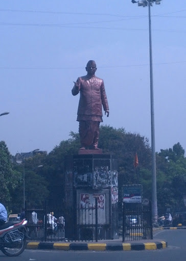 Kakasaheb Gadgil Statue