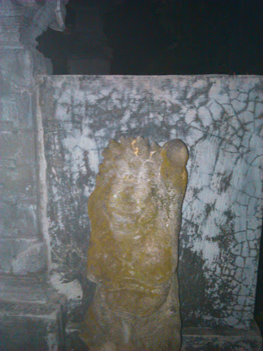 Singitan Statue