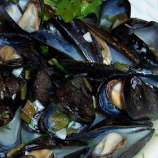 Mussels in White Wine and Garlic