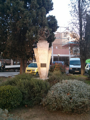 Monument a Ramon Torras