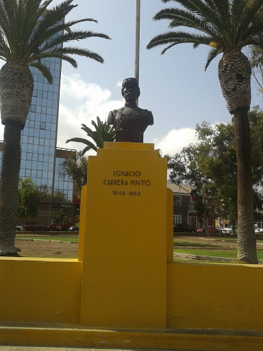Estatua Ignacio Carrera Pinto