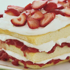 Strawberries 'n' Cream Cake