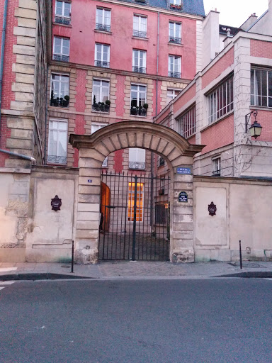 Porte De La Rue Parc Royal